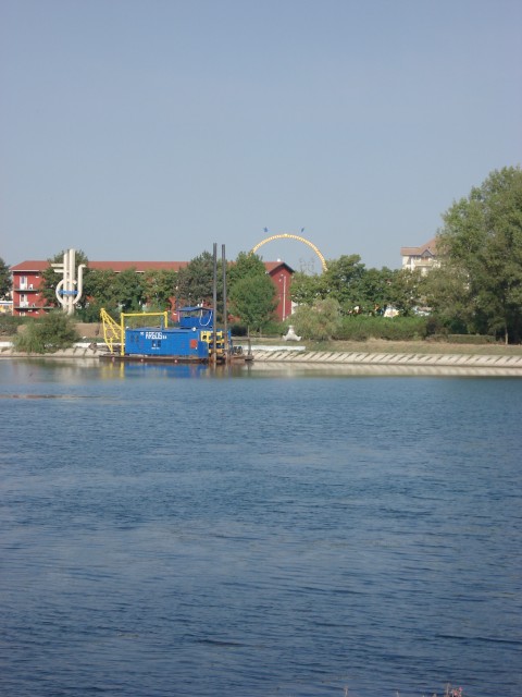 Draga de pe lac si Roata din parcul de distractii.