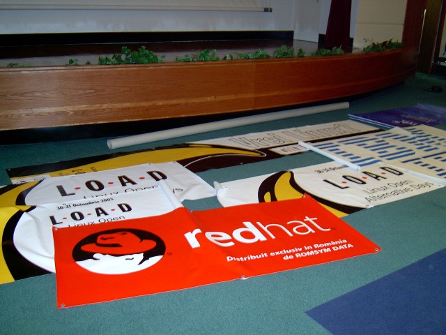 load_day0_banners_on_the_ground